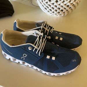 Oncloud Swiss tennis shoes 9.5 womens